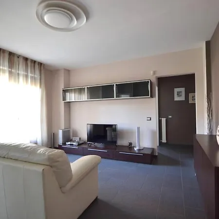 Spacious In With Terrace And Garden Apartment Vercelli