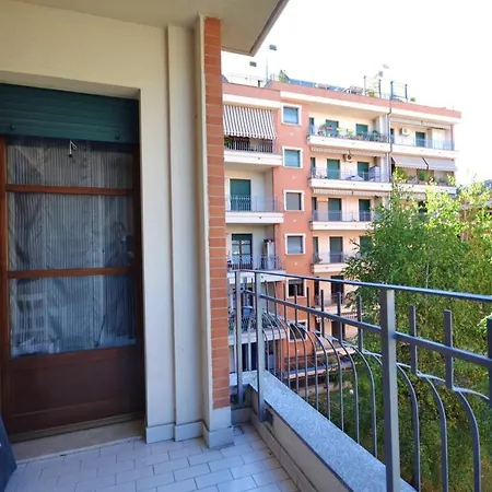 Spacious In With Terrace And Garden Apartment *